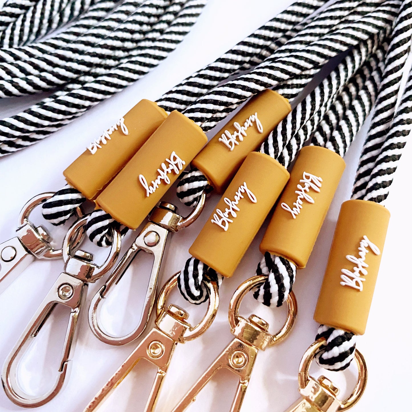 Paracord Lanyard | Black & White