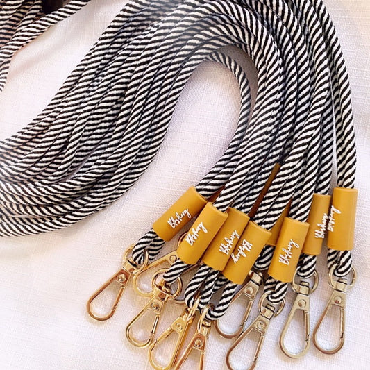 paracord lanyard with black and white stripes