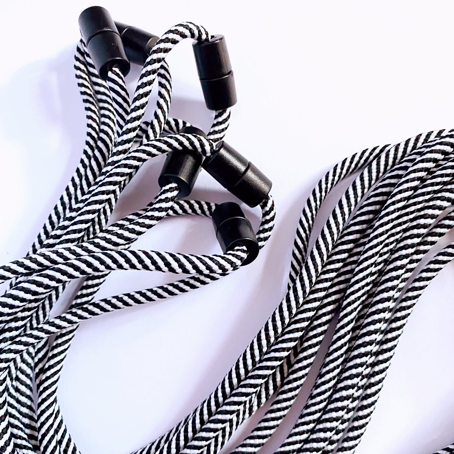 Paracord Lanyard | Black & White