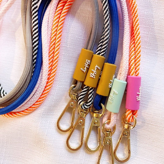 paracord lanyards in a set of 5 colours