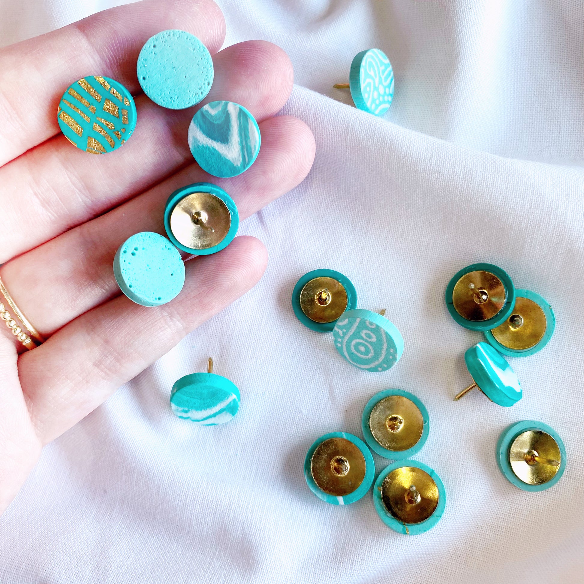 teal blue green push pins, come in a pack of 20 pins